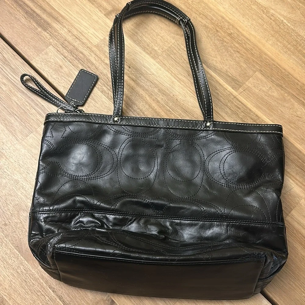 COACH PATENT LEATHER SHOULDER BAG